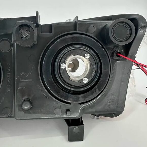 2003-06 Chevrolet Silverado Headlight Assembly Right Passenger Side Chrome Lens - Picture 10 of 11